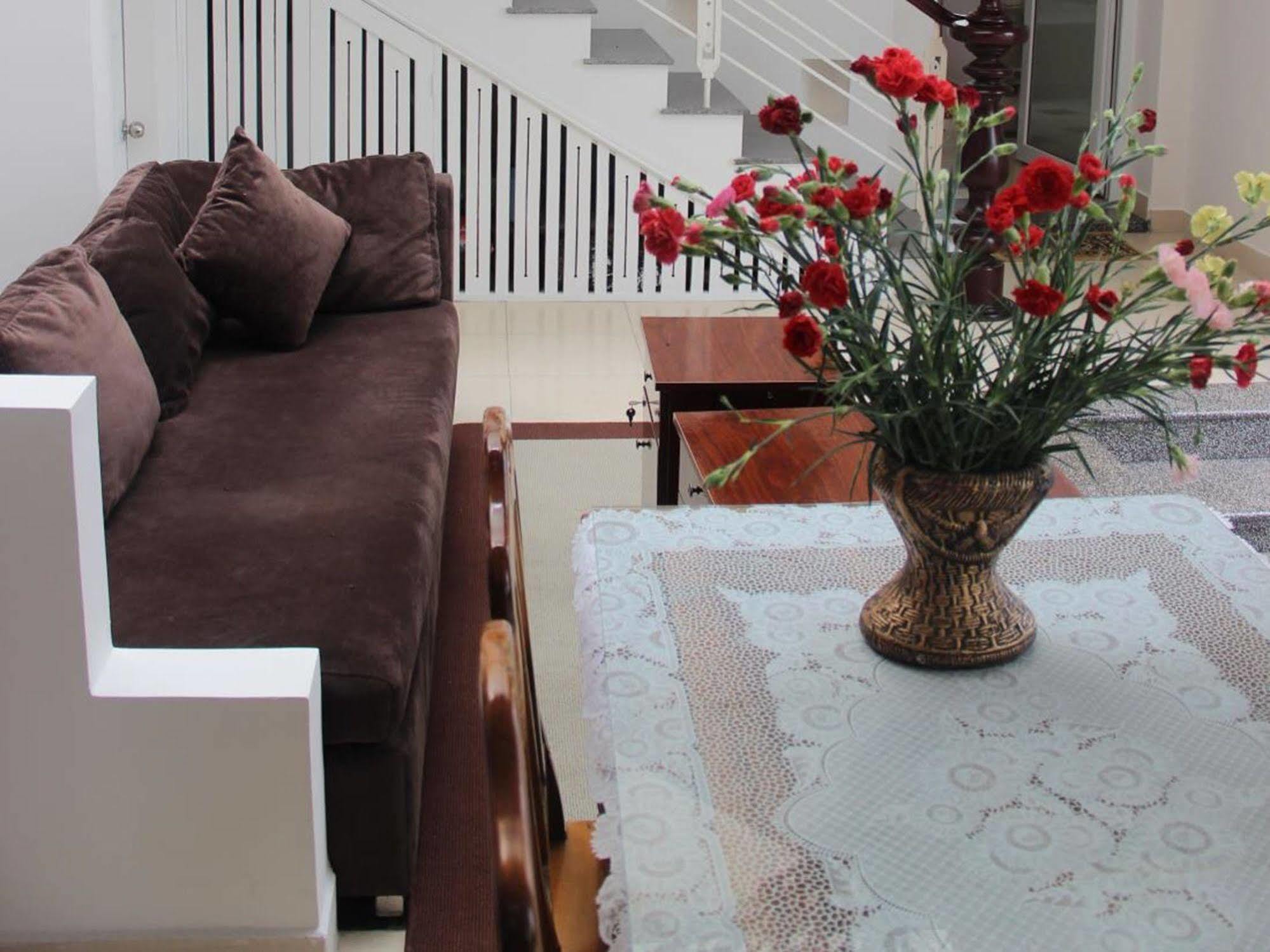 Little House Homestay Хойан Экстерьер фото