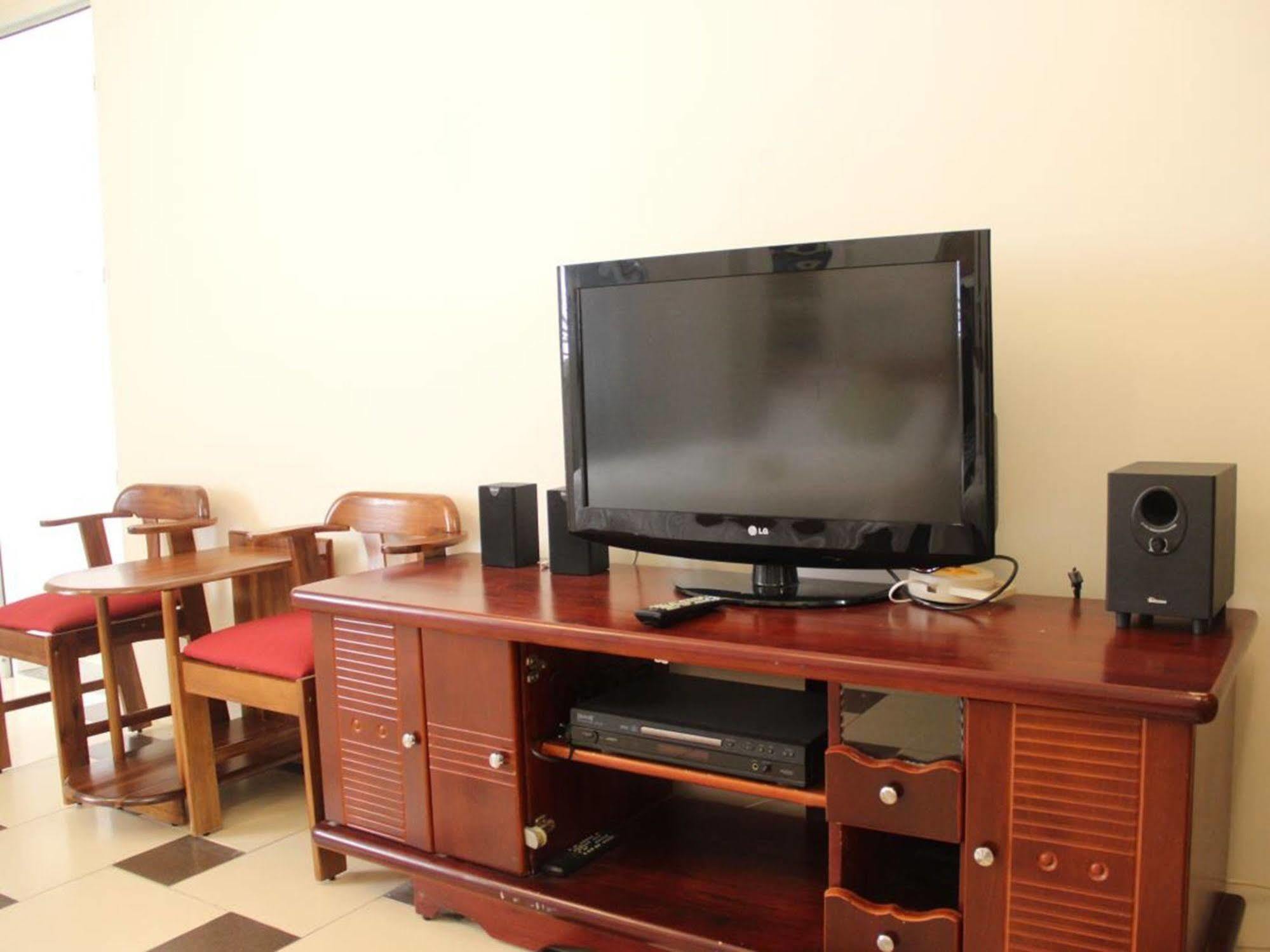 Little House Homestay Хойан Экстерьер фото