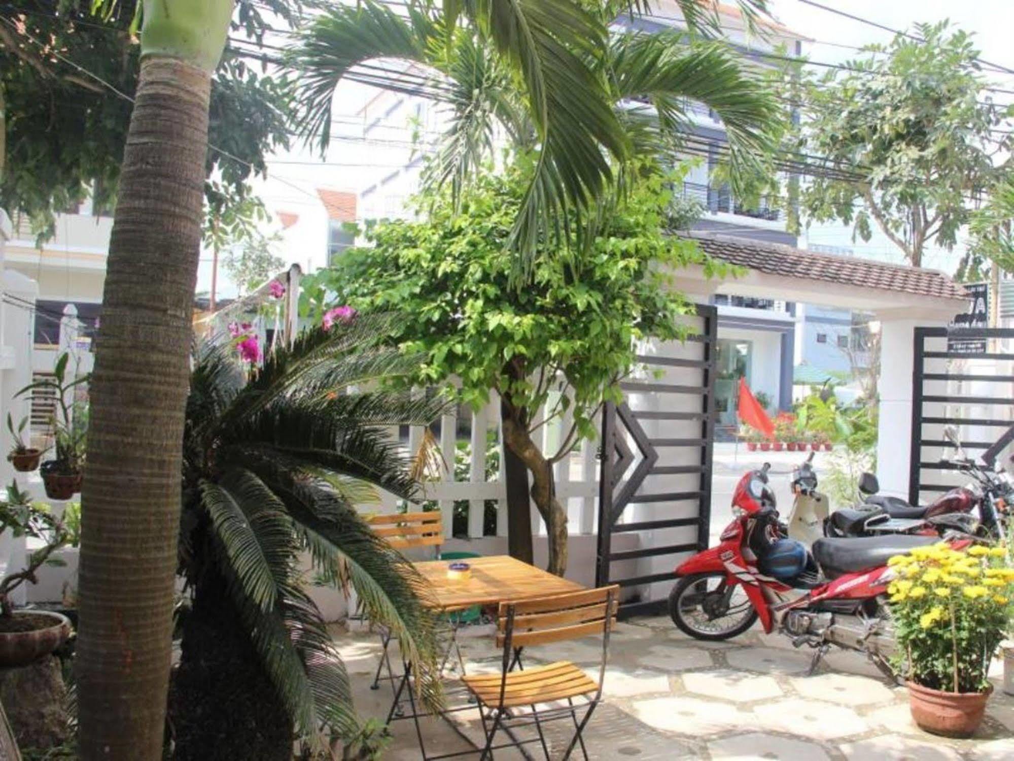 Little House Homestay Хойан Экстерьер фото